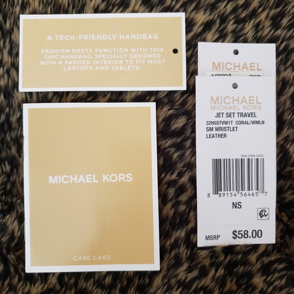 Michael Kors Pocket Tote w/ Matching Wristet - Picture 13 of 13